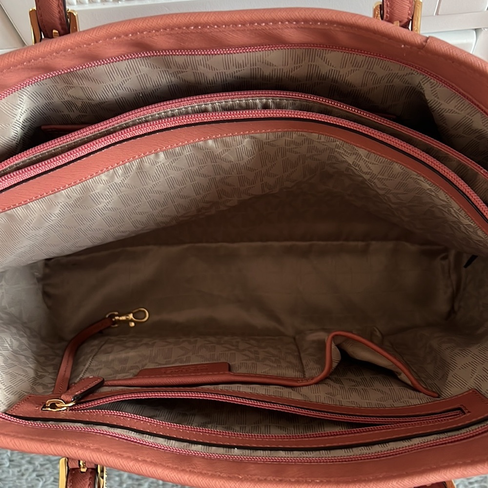 Michael Kors Tote Bag - Picture 3 of 14
